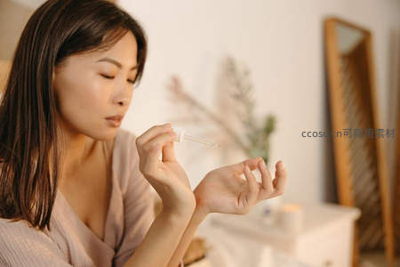 居家护肤时刻专注滴管