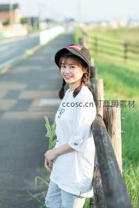 乡间小路微笑少女，青春活力满满