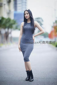 灰色连衣裙街拍