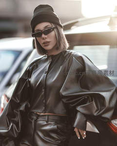 酷飒女郎街头皮衣造型写真