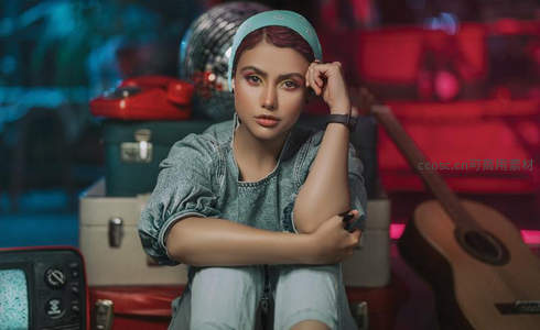 复古迪斯科风少女沉思写真