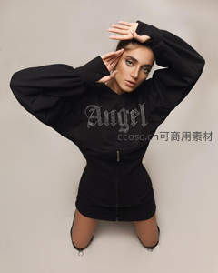 黑色镶钻Angel连帽裙时尚造型