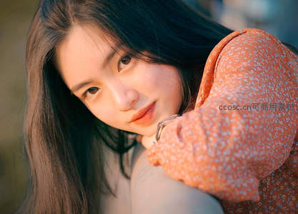 暖阳下的温柔凝视