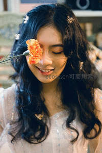 花语少女，微笑如春日暖阳