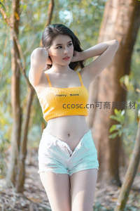 林间黄衣少女自然清新写真