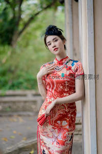旗袍佳人倚柱古典风韵
