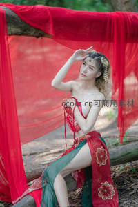 红纱古韵林间舞，仙姿绰约醉人心
