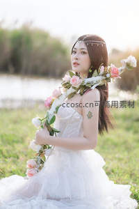 花环加冕少女草地静思如诗