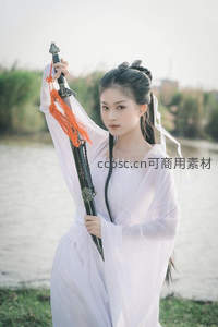 白衣剑客临水执剑气韵非凡