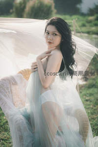 薄纱轻舞，湖畔佳人如梦似幻