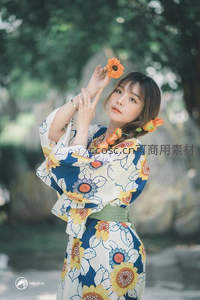 花间和风少女，手捧橙花凝望