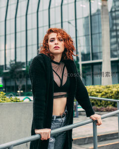 红发女孩都市街头酷飒写真