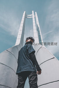 仰望现代建筑之美