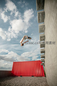 空中翻转少年活力瞬间