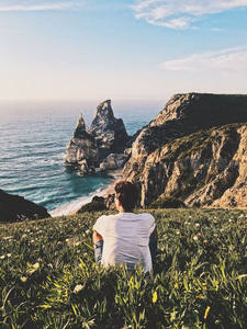 悬崖草甸远眺海景奇岩
