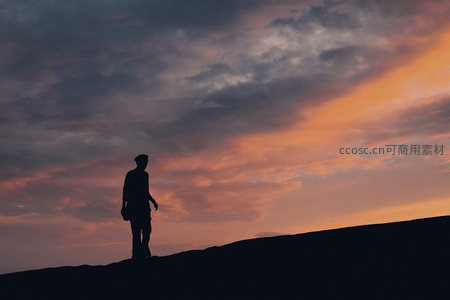 孤影漫步：日落时分的剪影人生