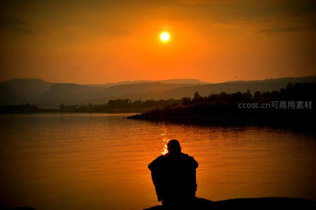 湖畔夕阳，独坐冥想