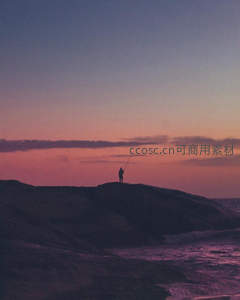 暮色中孤独钓者剪影立于礁石