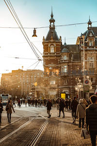 黄昏时分的欧式建筑与街景