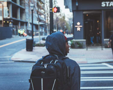 街头行人背影，城市日常一瞥