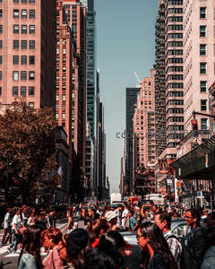 高楼林立都市街景车水马龙行人如织