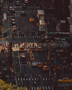 黄昏时分纽约街景，车水马龙尽收眼底