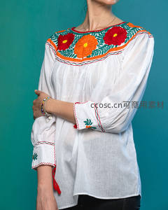 刺绣花朵白衬衫特写
