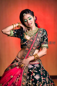 印度新娘盛装华服惊艳亮相