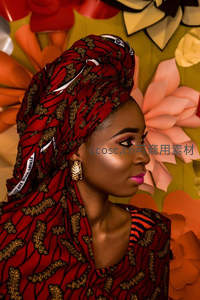 非洲风格头巾女性侧颜特写