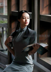 窗边读书少女静谧时光