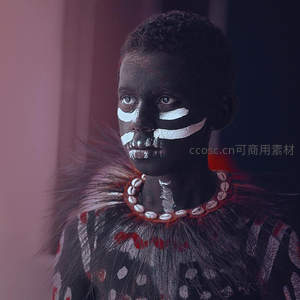 部落少年面部彩绘特写