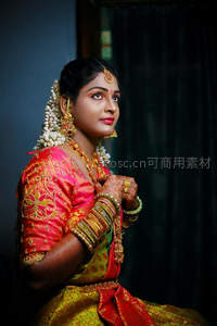 印度传统服饰盛装的美丽新娘