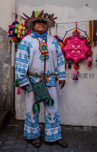 墨西哥传统服饰男子街拍
