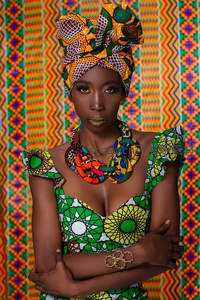 非洲风情色彩斑斓的时尚女王