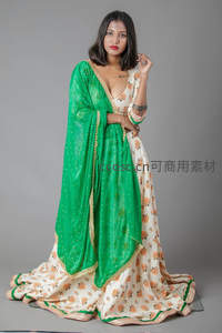 绿纱白裙印度传统服饰优雅写真