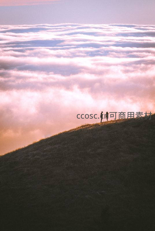 云端之巅的浪漫剪影