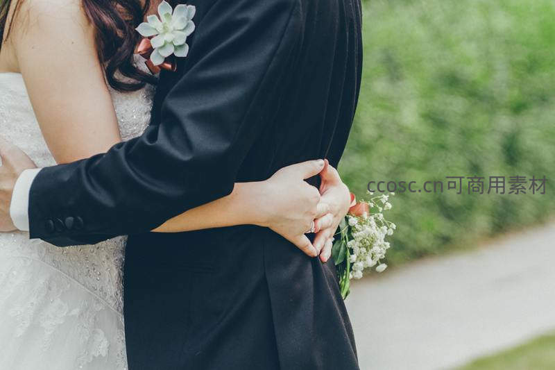 新人婚礼拥抱温馨幸福瞬间