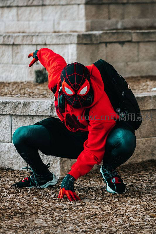 蜘蛛侠街头蹲姿动感十足