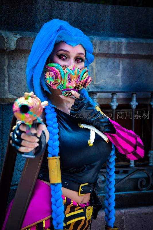 蓝发甜心枪手角色扮演