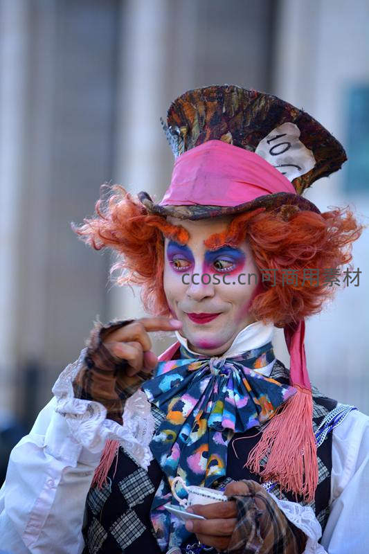 疯帽匠街头搞怪卖萌