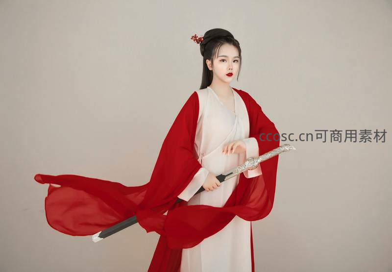 红衣古风女子持剑飘逸写真