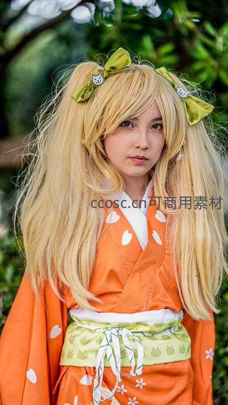 金发少女身着和风浴衣出镜