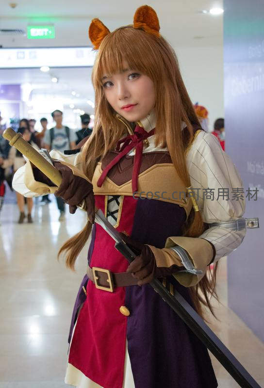 兽耳女剑士cos，手持长剑英姿飒爽