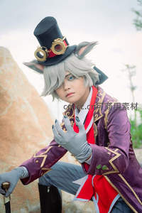 灰发猫耳少年戴高帽摆酷姿势