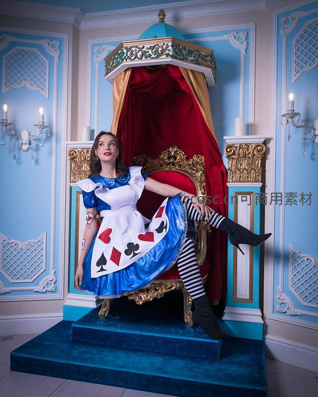 爱丽丝坐王座扑克裙摆