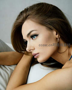 侧颜精致妆容特写