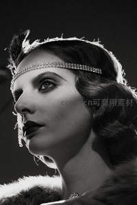 复古头饰优雅女性侧颜特写