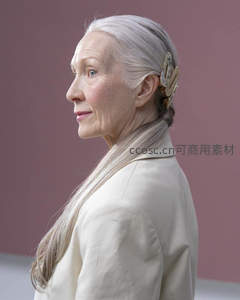 银发长者侧颜优雅特写