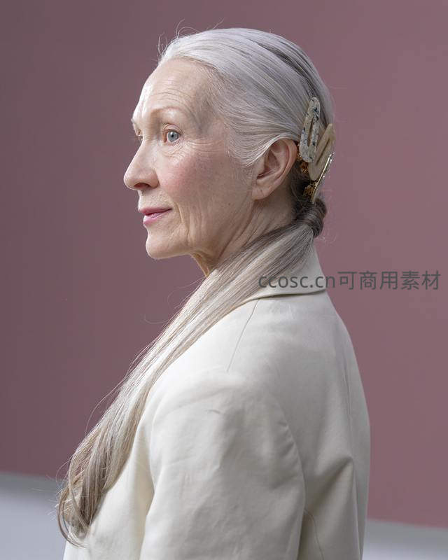 银发长者侧颜优雅特写