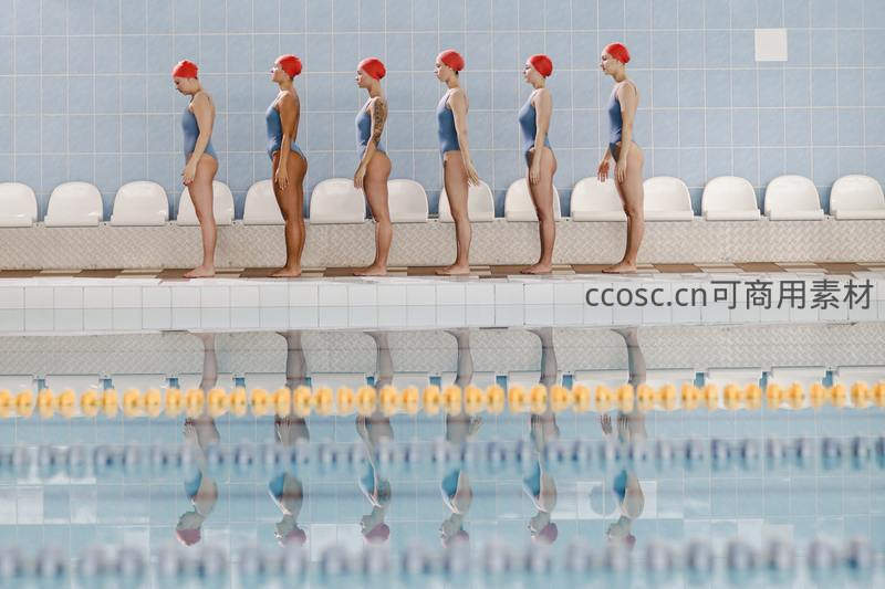 泳池边六位女泳者整齐列队倒影